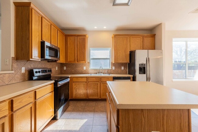 Building Photo - 509 Foxford Run Dr
