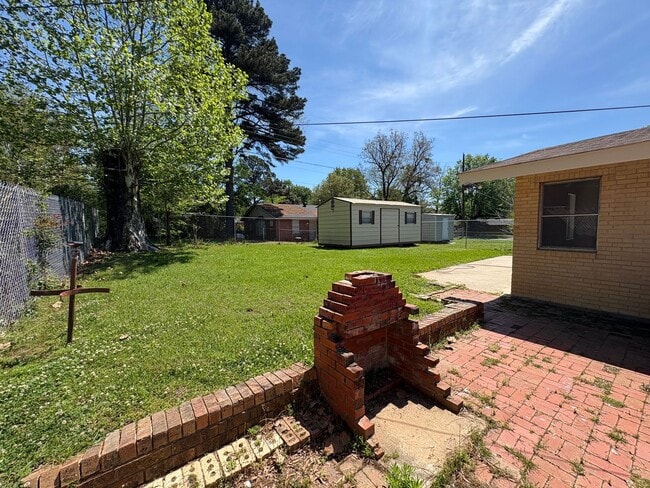 Building Photo - Gorgeous 4 bedroom/1 bath with Central Air and Heat!