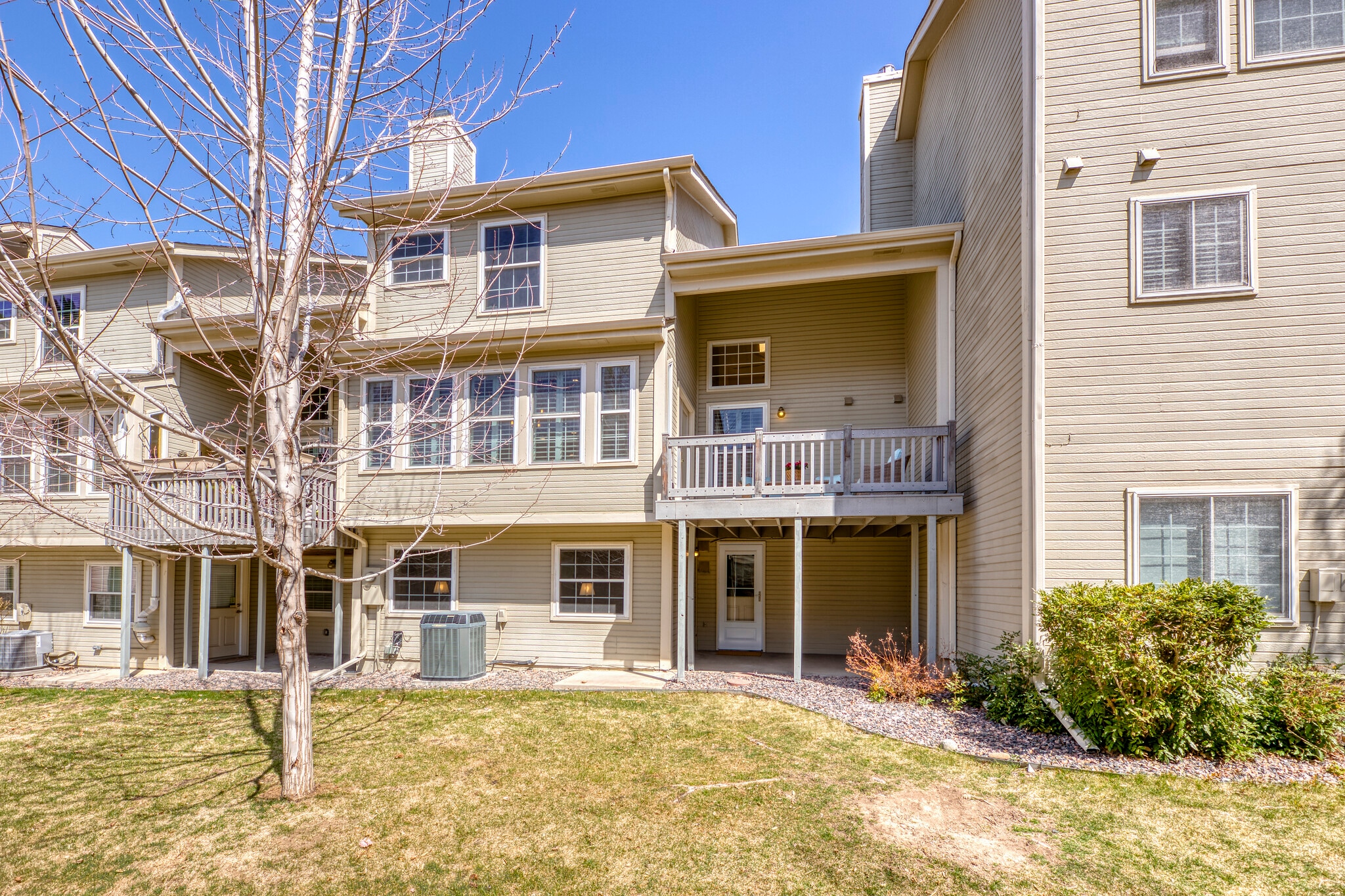 Townhome Back - 1518 E Nichols Cir
