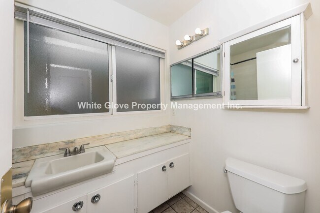 Building Photo - Spacious 4 Bedroom Anaheim Home