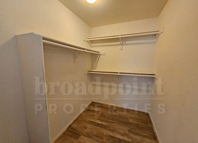 Building Photo - 605 Iona Ct