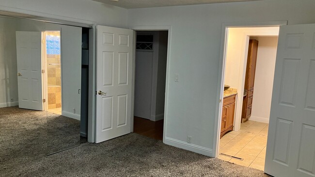 Building Photo - Long term rental with garage and large bac...