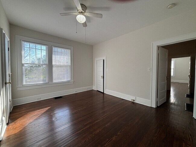 Building Photo - 2 Bedroom, 1.5 Baths Charming Bungalow located near Plaza Midwood