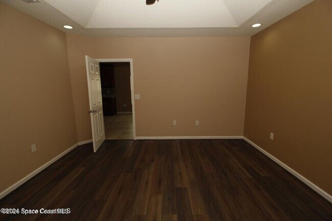 Building Photo - 535 Trymore Dr SE