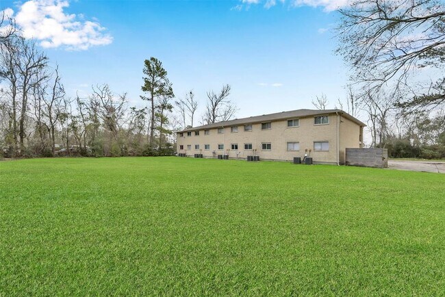 Building Photo - 14949 Hwy 105 W