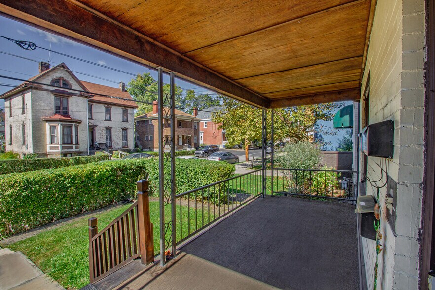 Building Photo - 421 Peebles St