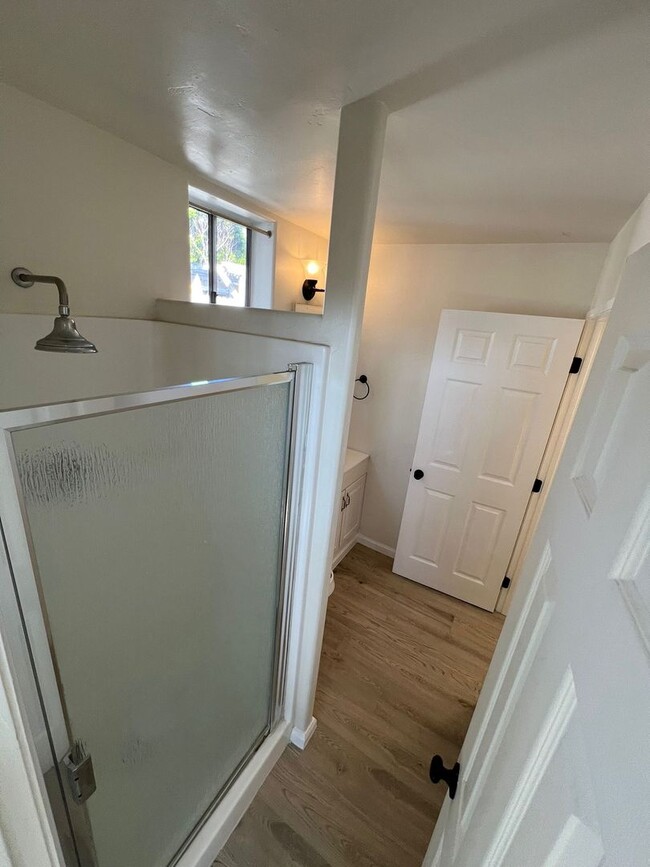 Building Photo - Charming 1BR/1BA w/Private Yard.  A Few Blocks From The Beach!