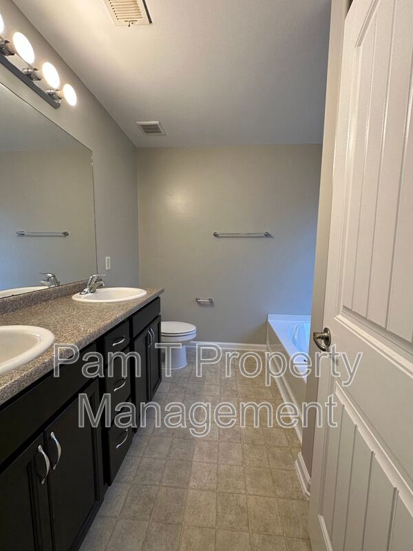 Building Photo - 106 Sonata Cir