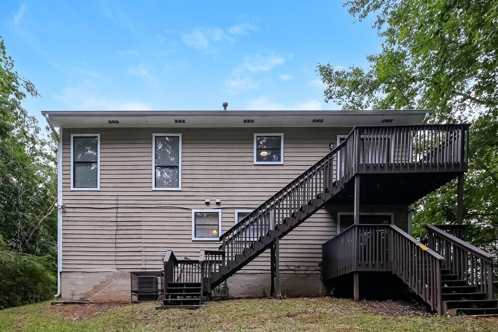 Building Photo - 3592 Riverchase Dr