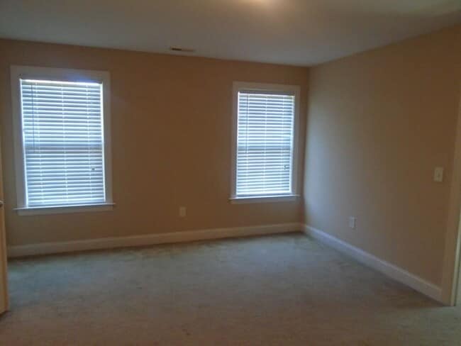 Building Photo - Stunning 5-Bedroom, 3.5-Bath Home with Bon...