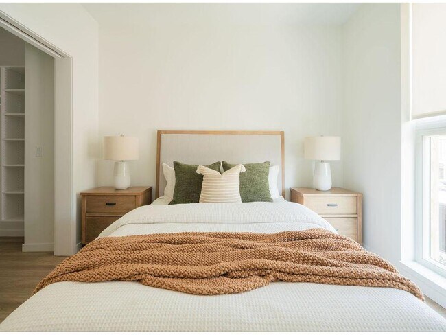 Building Photo - 10 West Dr