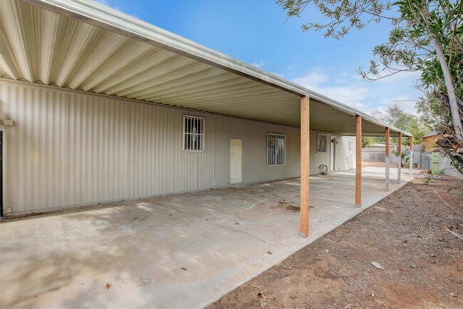 Building Photo - 136 Sir Thomas Dr