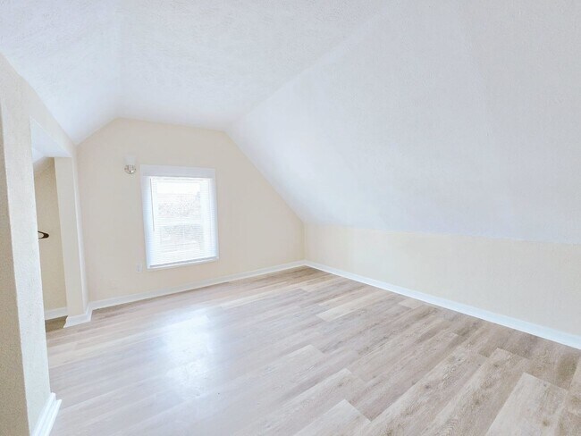 Building Photo - Charming 5-Bedroom House on the West Side ...