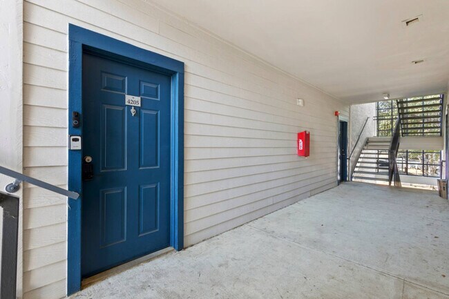 Building Photo - 2929 Kings Rd