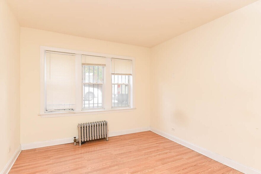 Building Photo - 2600 N Kimball Ave