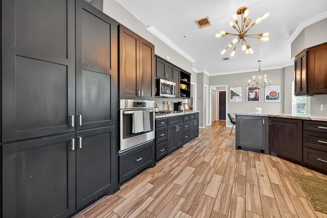 Building Photo - 5310 Holly View Dr