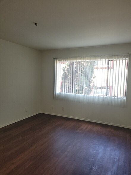 Building Photo - Vanowen Apartments