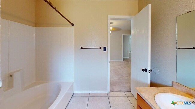 Building Photo - 4405 Hondo Dr