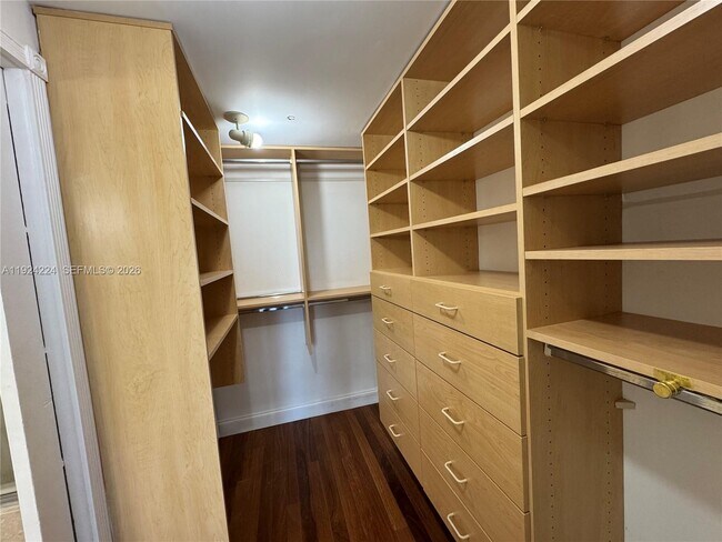 Building Photo - 1824 Brickell Ave