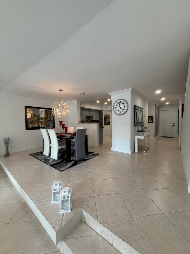 Building Photo - 12394 Westhampton Cir
