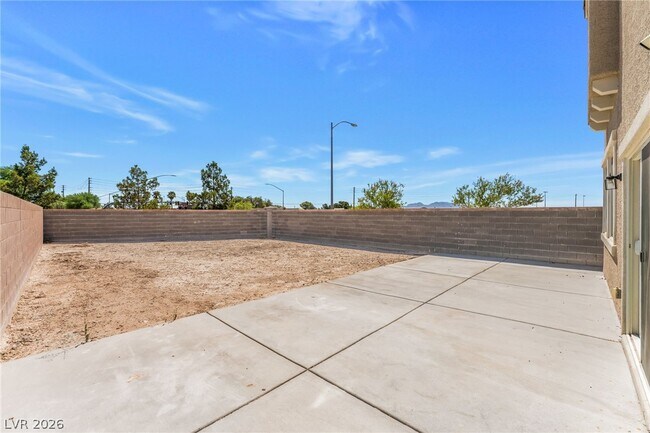Building Photo - 1002 Solemn Cactus Ave