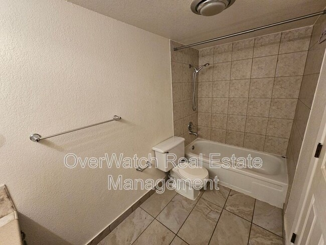 Building Photo - 411 Oklahoma St