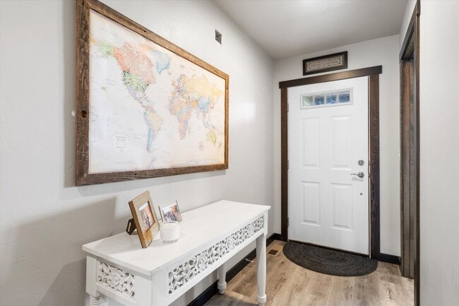Building Photo - Stunning Townhome with Mountain Views for ...