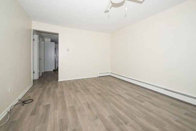 Building Photo - 2402 N 76th Ct