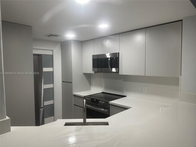 Building Photo - 10171 SW 154th Cir Ct