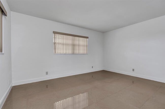 Building Photo - 1049 NW 30th Ct