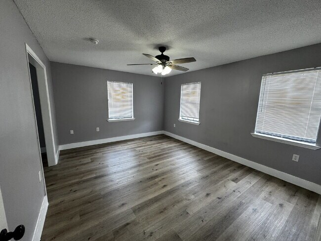 Building Photo - Home for Rent
