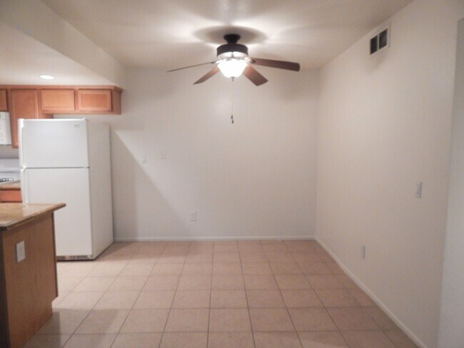 Building Photo - Nice 2 Bedroom 1.25 Bath close to UCR in R...
