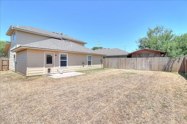 Building Photo - 2110 Encino Dr