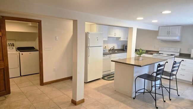 Building Photo - 113 Oak Ridge Dr