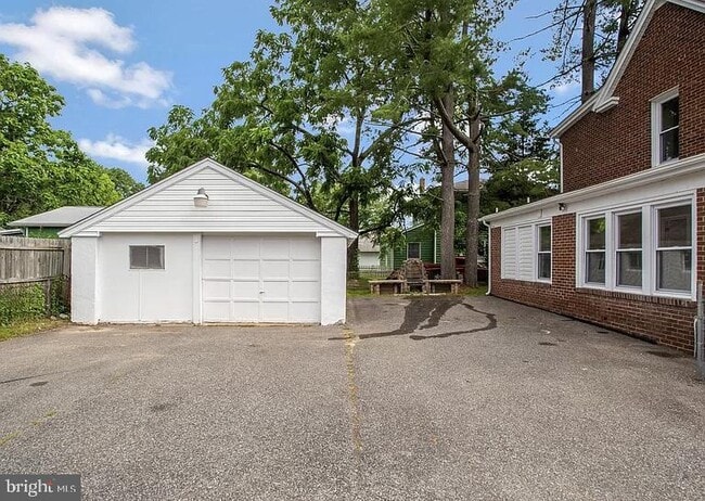 Building Photo - 8700 Maple Ave