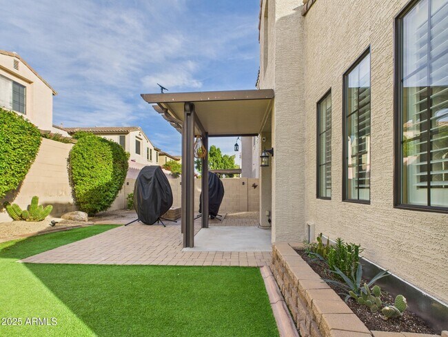 Building Photo - 2326 W Sleepy Ranch Rd