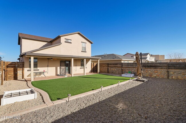 Building Photo - 3921 Desert Dunes Dr