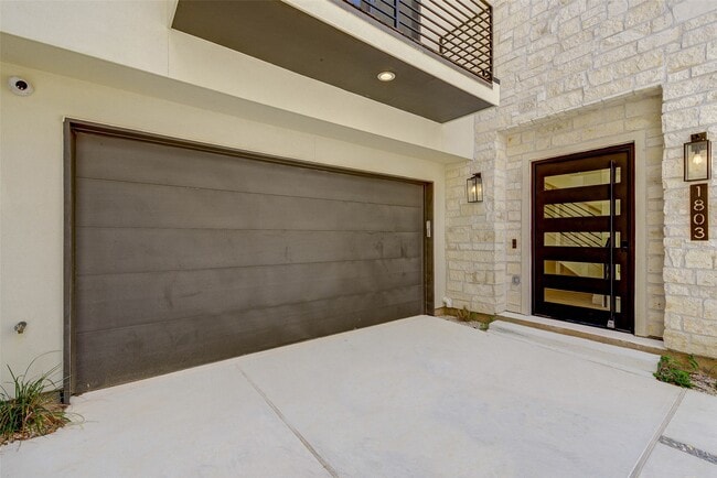 Building Photo - 1803 Dunlavy St