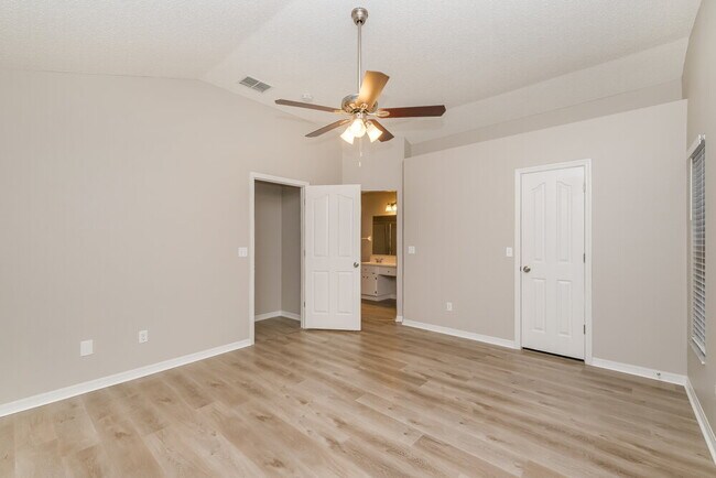 Building Photo - 5660 Paddock Trail Dr