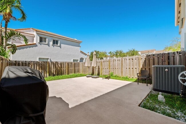 Building Photo - 930 SW 147th Ct