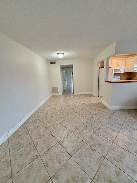 Building Photo - 48 Bedford B