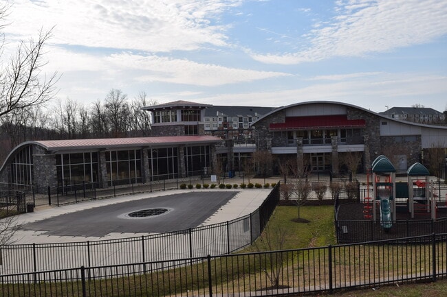 Building Photo - 2500 Eastbourne Dr