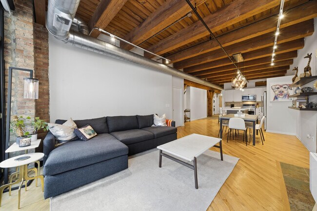 Building Photo - 520 W Huron St