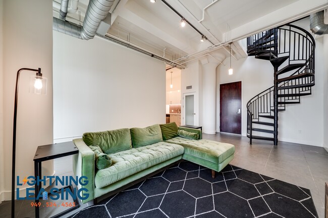 Building Photo - 939 S Broadway-1008