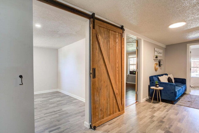 Building Photo - Beautifully Updated Home with Modern Ameni...