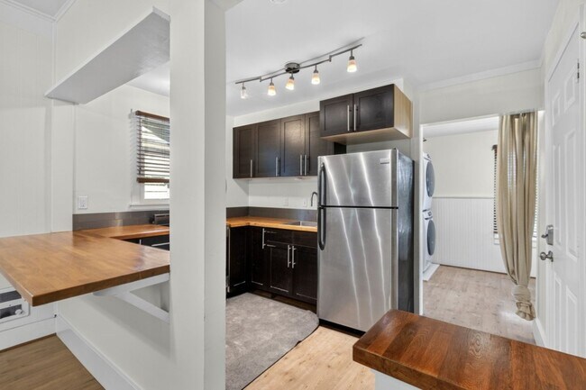 Building Photo - 1Bd/1Ba Seattle Home