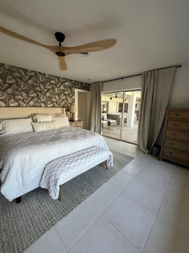 Building Photo - 556 SE 15th Ave