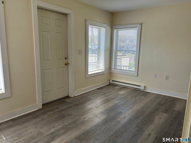 Building Photo - 166 Norwich Ave