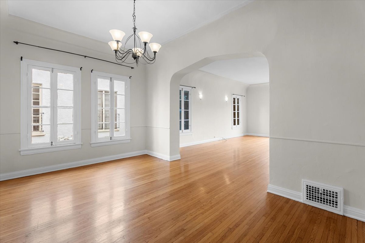 Building Photo - 429 N Gardner St