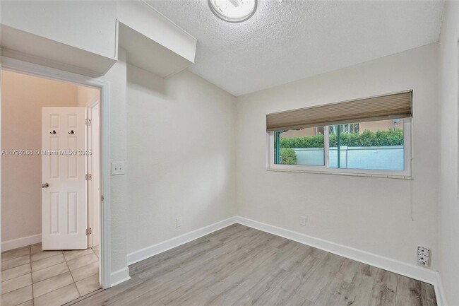 Building Photo - 4928 SW 24th Ave